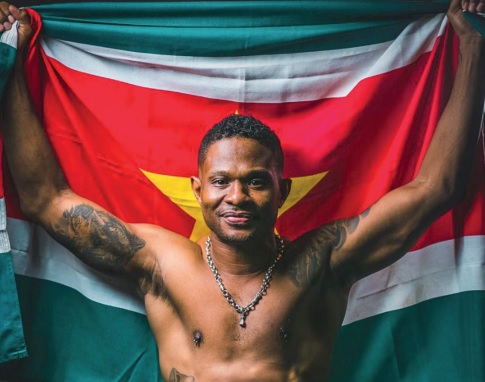 Opmerkelijke Surinamer: Thaibokser Angelo Simson: ‘Ik wilde gewoon kampioen zijn’ - Parbode Sneak Peek